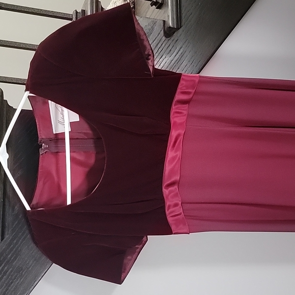 Michael Angelo burgundy size 4 gown - Picture 3 of 4